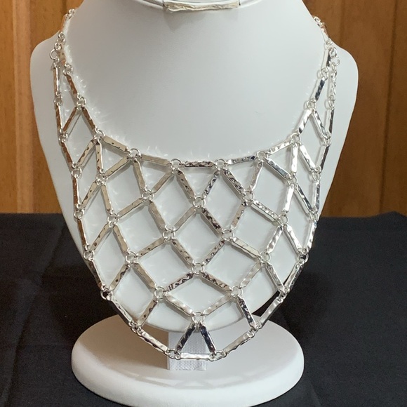 NWOT Premier Designs silver tone textured necklace - Picture 3 of 4